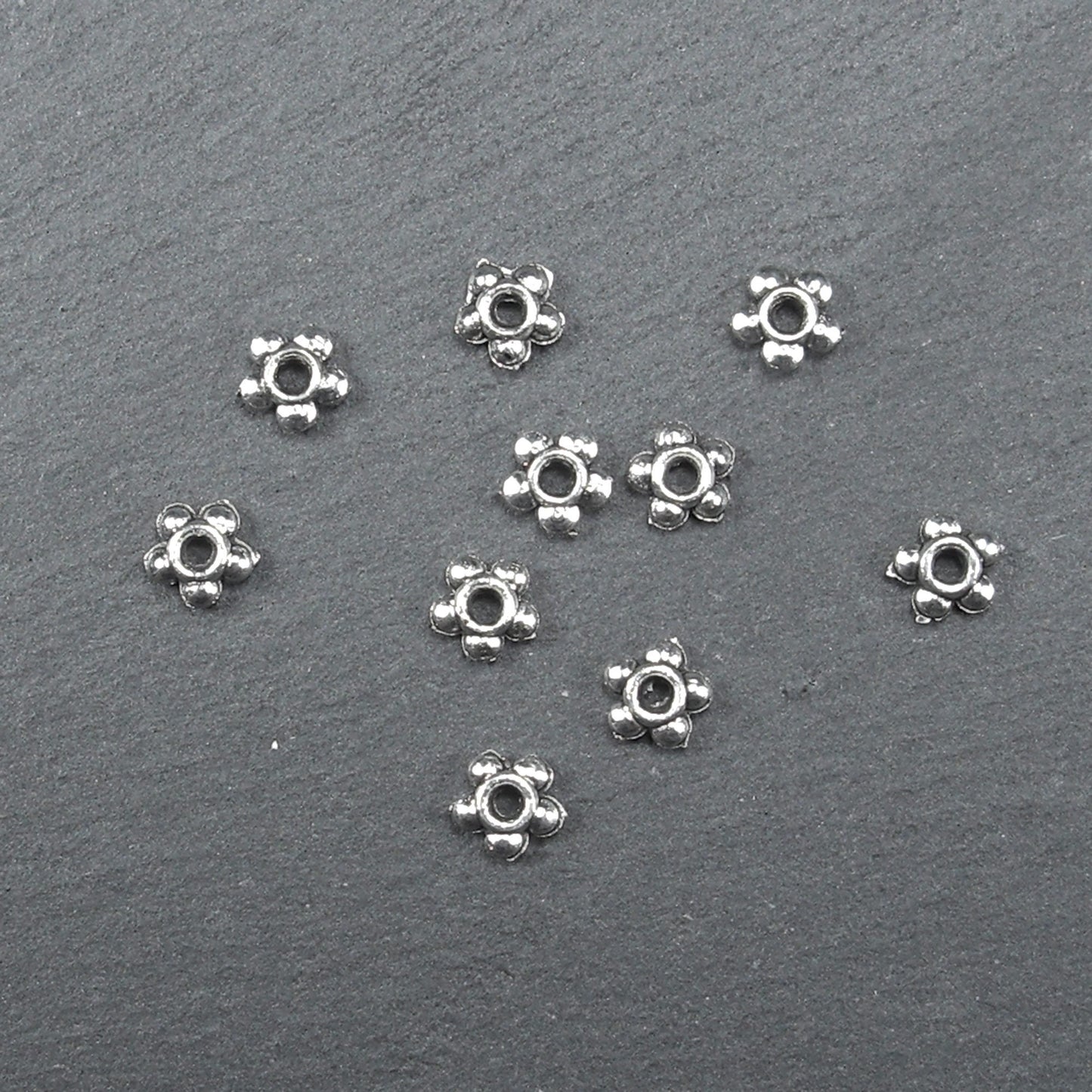20 Spacer Perlen 4,5 mm, Blüten, silberfarben, 10216