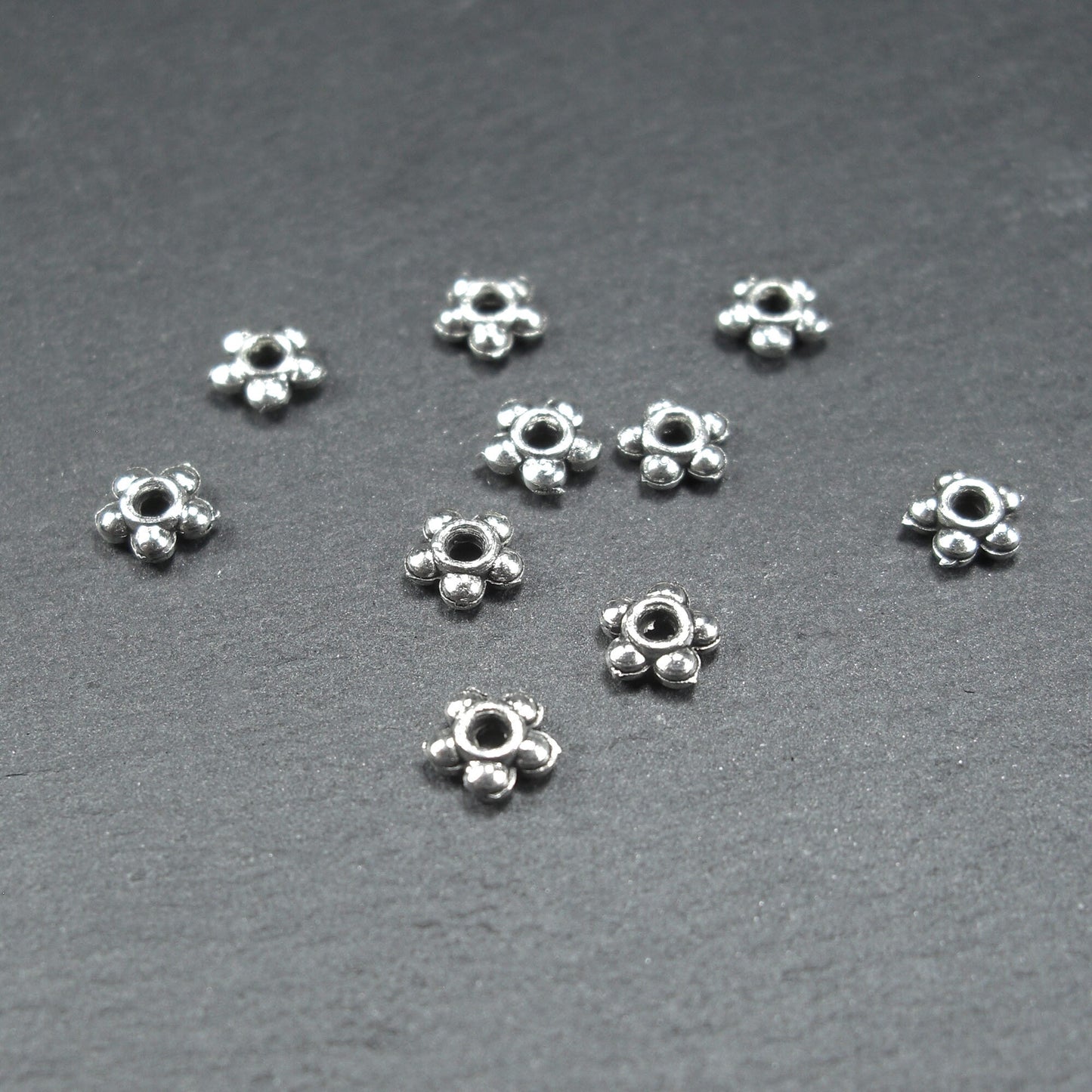 20 Spacer Perlen 4,5 mm, Blüten, silberfarben, 10216