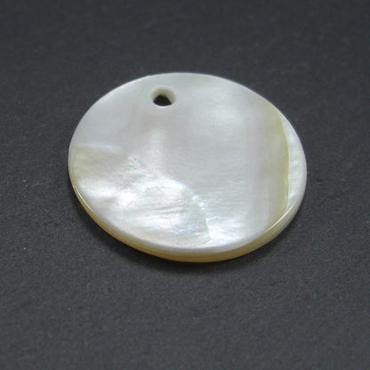 5 Anhänger Perlmutt weiß, Muschel Scheibe 2 cm, 10046