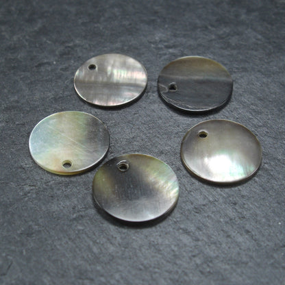 5 Anhänger Perlmutt grau, Muschel Scheibe, 16 mm, 10011