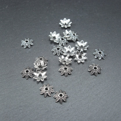 20 Perlenkappen, Blüten, 8 mm, antik silberfarben, 10325