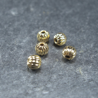 5 kleine Perlen 4mm, geriffelt, Gold, Kürbis, 10389