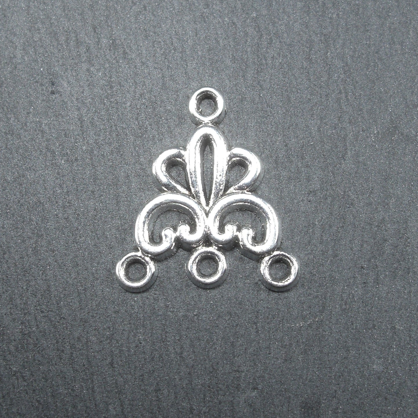 4 Chandelier Verbinder filigran, antik silberfarben, 10270