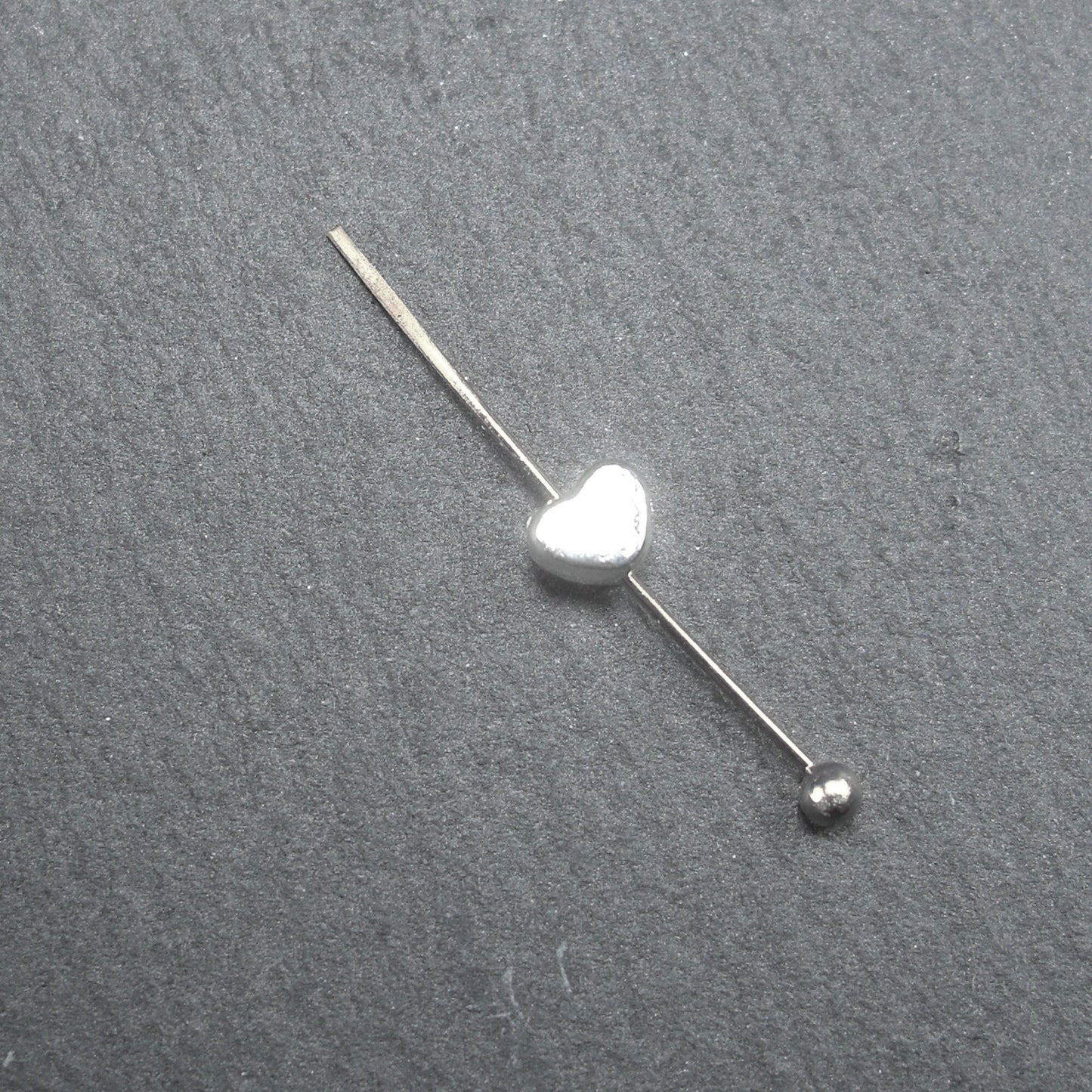 50 mini Perlen Herz, antik silberfarben, 10416