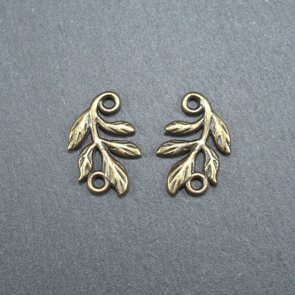 2 Blätter Verbinder, Zweige, Anhänger, antik bronze, 10434