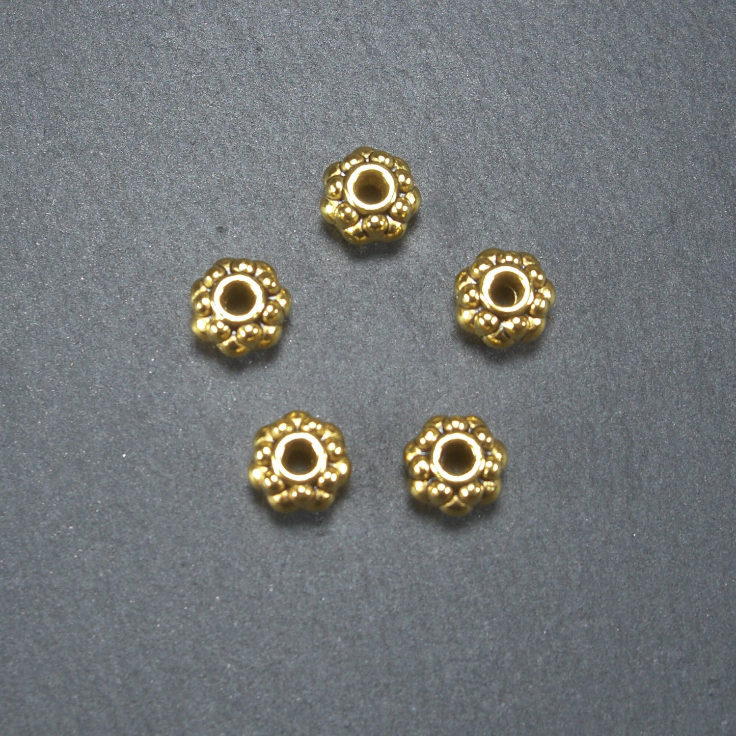 10 Spacer Perlen 7 mm, Blüten, goldfarben, 10465
