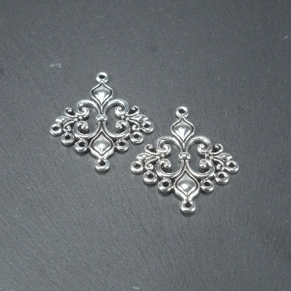 2 Chandelier Verbinder reich verziert, antik silberfarben, 10523