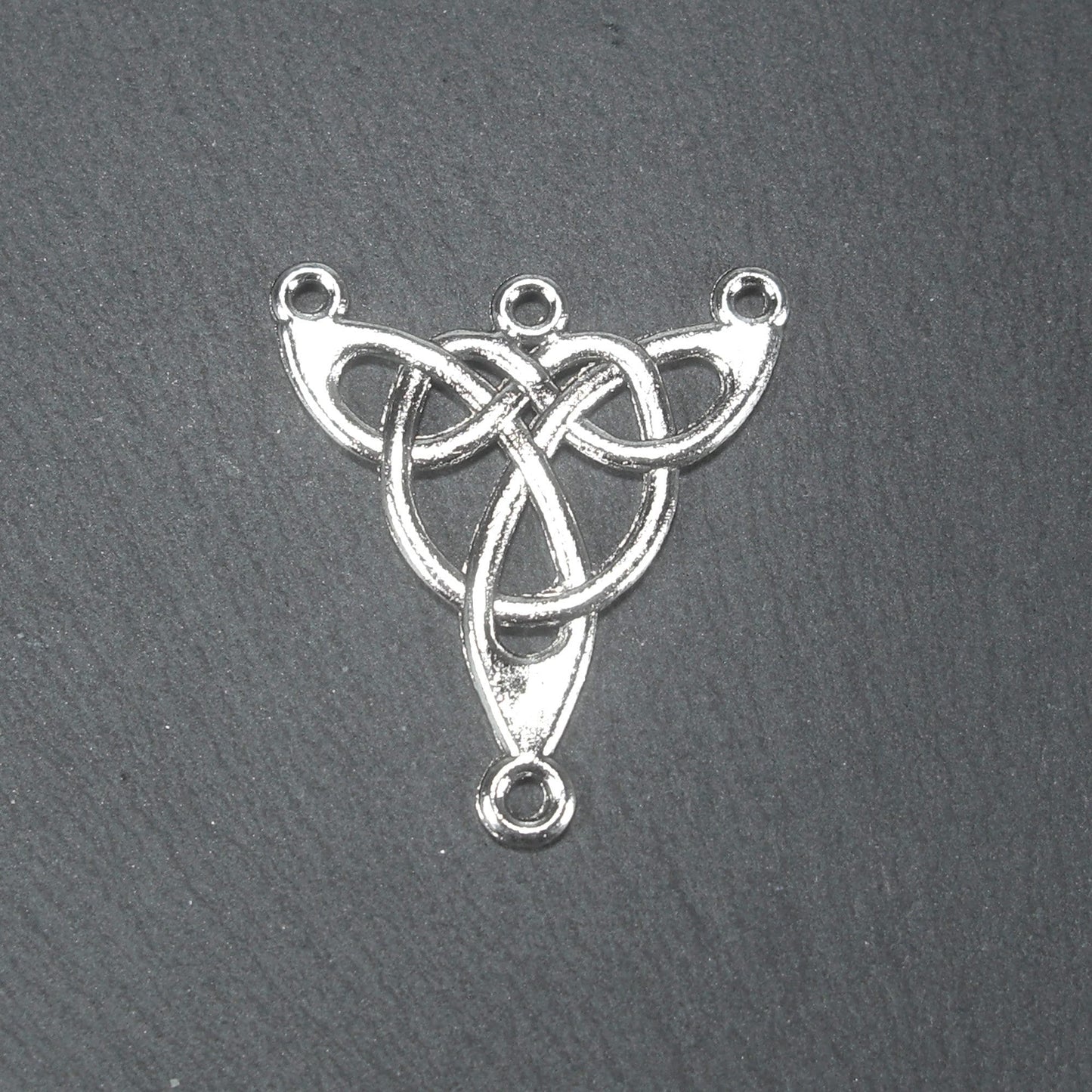 2 Verbinder Keltischer Knoten, Trinity, Triqueta, antik silberfarben, 10525