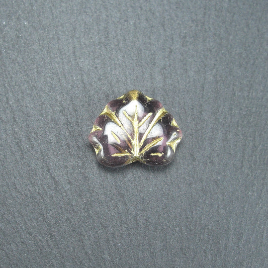 2 Böhmische Glasperlen, Blatt, violett gold, 10482
