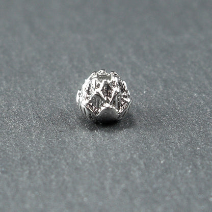 1 zauberhafte Lotos Perle, 6 x 5 mm, silberfarben, 10603