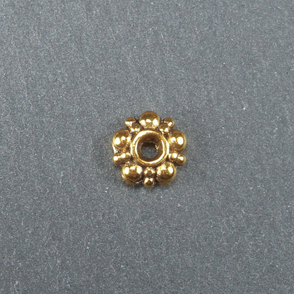 20 Spacer Perlen 6 mm, Blüten, antik goldfarben, 10609