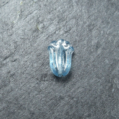 2 Böhmische Glasperlen, floral, frostig blau silber, 10567