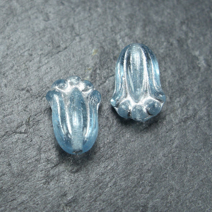 2 Böhmische Glasperlen, floral, frostig blau silber, 10567