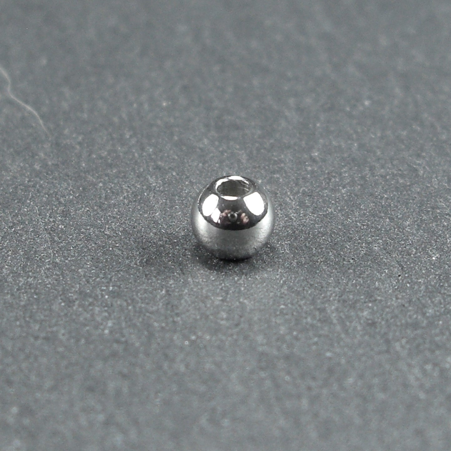 5 kleine runde Edelstahl Perlen 4 mm, 10635