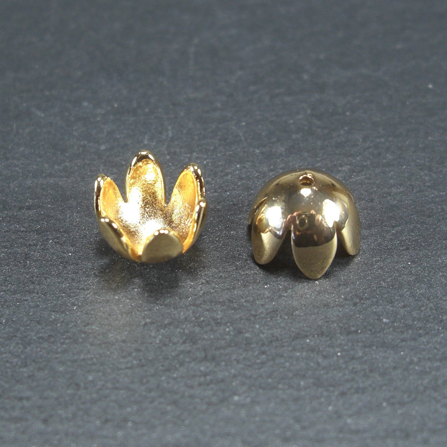 2 Perlenkappen 8 x 6 mm, Messing, 18 Karat vergoldet, 10557