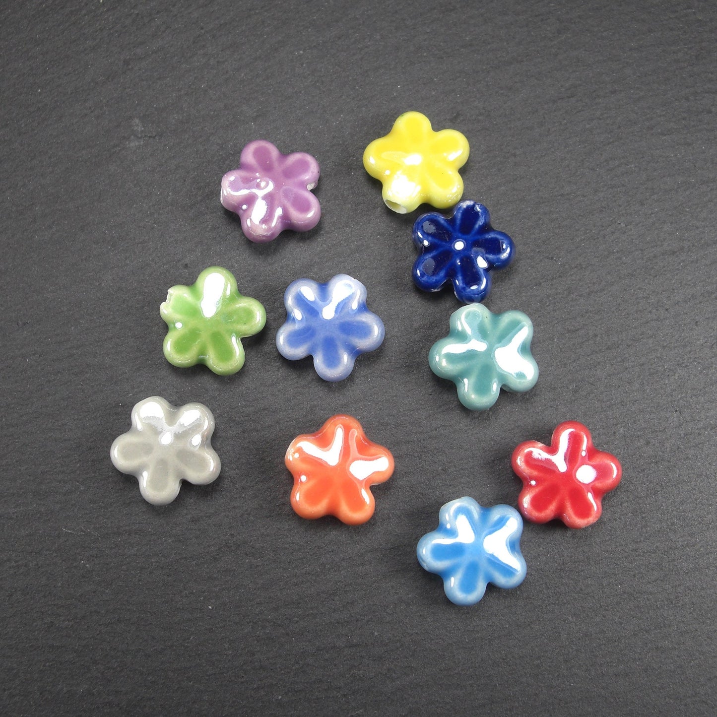 10 Keramik Blüten Perlen, 12 x 5 mm, bunt, Farbmix, 10739