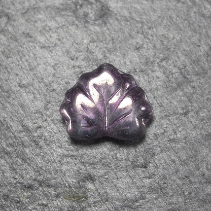 2 Böhmische Glasperlen, Blatt, lila, 10758