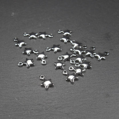 2 Anhänger Stern, Messing, platiniert, 10748