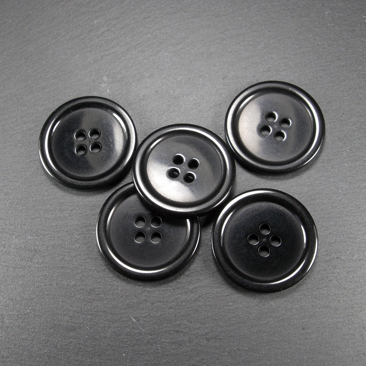 5 Knöpfe Resin, schwarz, 30 mm, 10765