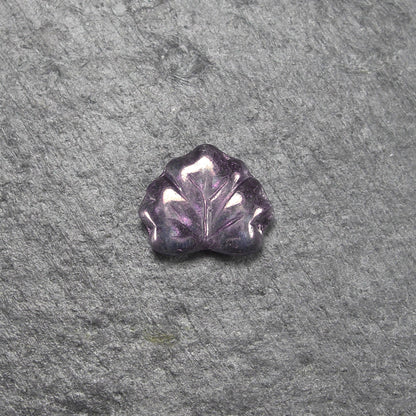 2 Böhmische Glasperlen, Blatt, lila, 10758