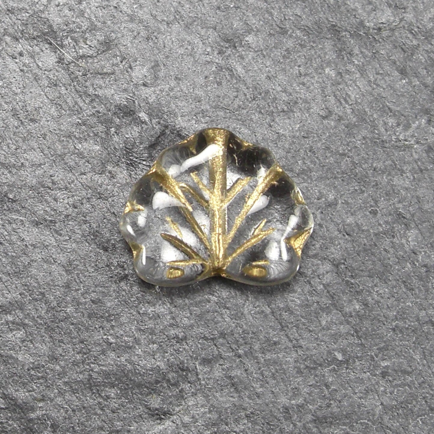 2 Böhmische Glasperlen, Blatt, weiß/gold, 10759