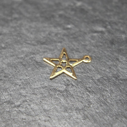 4 winzig kleine Stern Anhänger, Messing, 24 K vergoldet, 10851