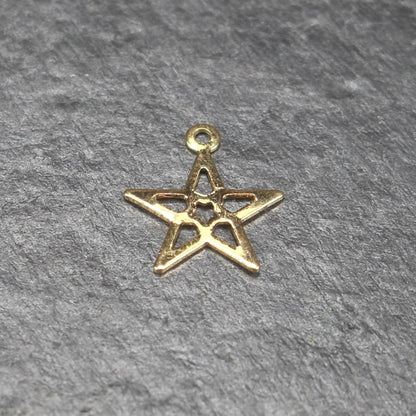 4 winzig kleine Stern Anhänger, Messing, 24 K vergoldet, 10851